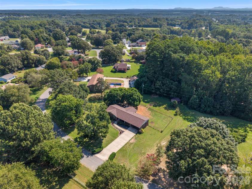 4022 Lynn Circle, Shelby, NC 28152.  MLS# CAR4420992, YatesRealty ID 31523. 