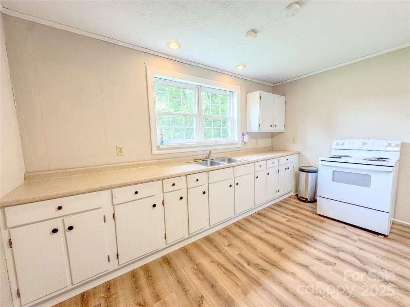 818 Grier Street, Lincolnton, NC 28092.  MLS# CAR4291486, YatesRealty ID 31523. 