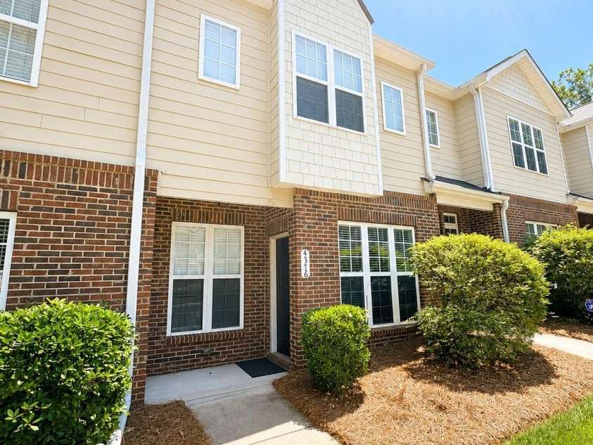 4376 Yoruk Forest Lane, Charlotte, NC 28211.  MLS# CAR4395264, YatesRealty ID 31524. 