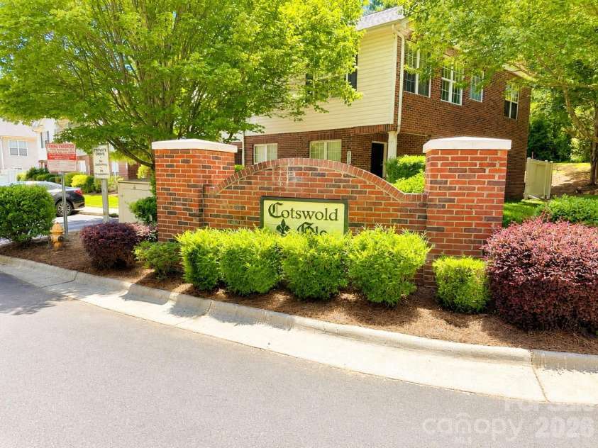4376 Yoruk Forest Lane, Charlotte, NC 28211.  MLS# CAR4395264, YatesRealty ID 31524. 