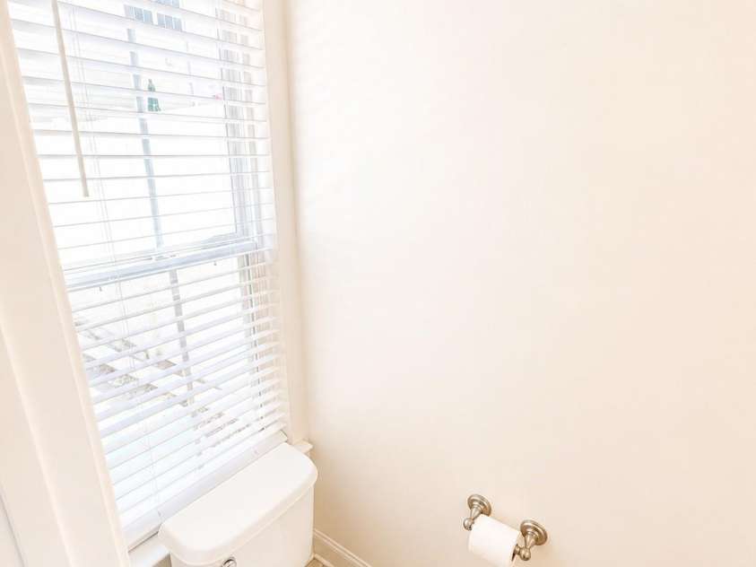 4376 Yoruk Forest Lane, Charlotte, NC 28211.  MLS# CAR4395264, YatesRealty ID 31524. Half Bath