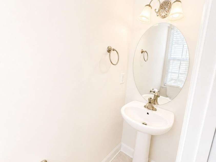 4376 Yoruk Forest Lane, Charlotte, NC 28211.  MLS# CAR4395264, YatesRealty ID 31524. Half Bath