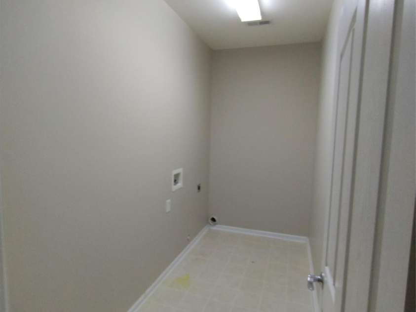 8644 Old Potters Road, Charlotte, NC 28269.  MLS# CAR4290661, YatesRealty ID 31524. Laundry Room