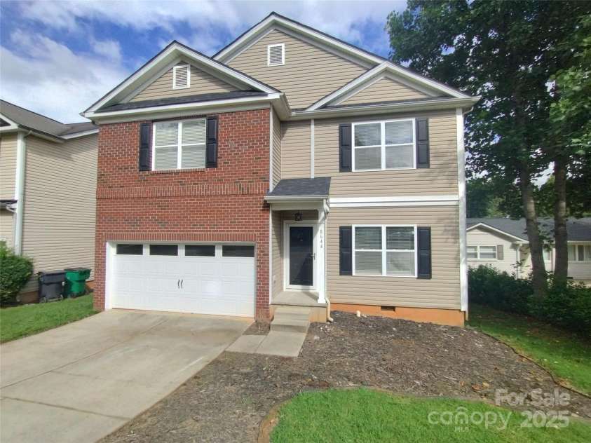 8644 Old Potters Road, Charlotte, NC 28269.  MLS# CAR4290661, YatesRealty ID 31524. Leafcrest Realty 8644 Old Potters