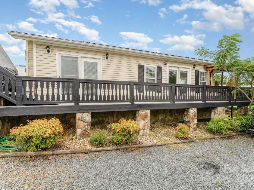 102 Scenic View Lane, New London, NC 28127.  MLS# CAR4289124, YatesRealty ID 31526. 