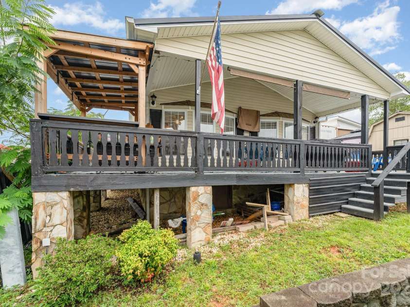 102 Scenic View Lane, New London, NC 28127.  MLS# CAR4289124, YatesRealty ID 31526. 