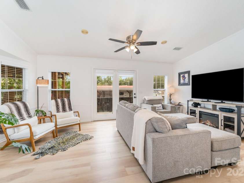 102 Scenic View Lane, New London, NC 28127.  MLS# CAR4289124, YatesRealty ID 31526. 