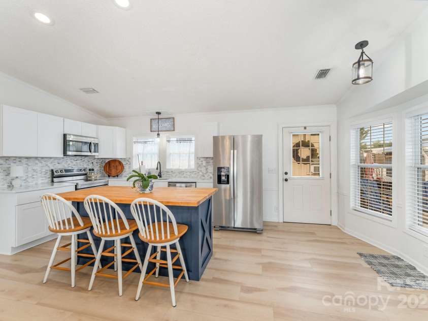 102 Scenic View Lane, New London, NC 28127.  MLS# CAR4289124, YatesRealty ID 31526. 