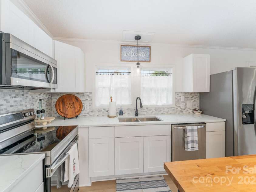 102 Scenic View Lane, New London, NC 28127.  MLS# CAR4289124, YatesRealty ID 31526. 