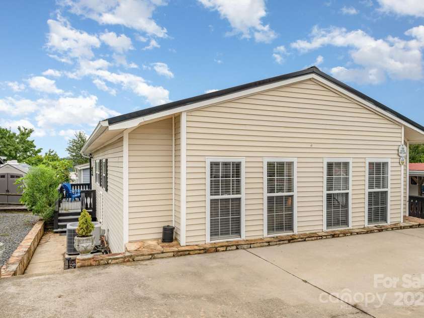 102 Scenic View Lane, New London, NC 28127.  MLS# CAR4289124, YatesRealty ID 31526. 