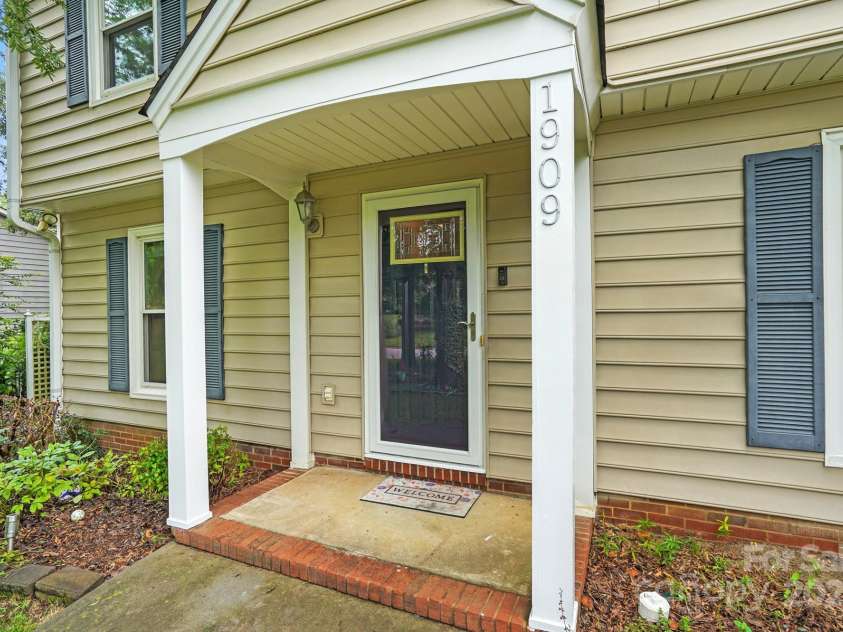 1909 Lawton Bluff Road, Charlotte, NC 28226.  MLS# CAR4291347, YatesRealty ID 31527. 