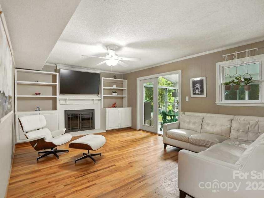 1909 Lawton Bluff Road, Charlotte, NC 28226.  MLS# CAR4291347, YatesRealty ID 31527. 