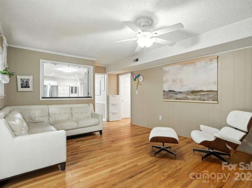 1909 Lawton Bluff Road, Charlotte, NC 28226.  MLS# CAR4291347, YatesRealty ID 31527. 