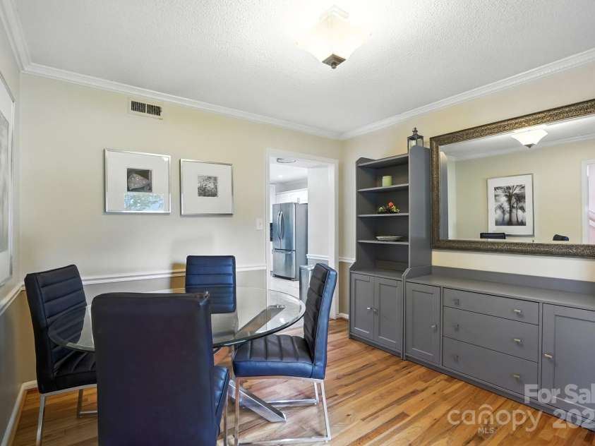1909 Lawton Bluff Road, Charlotte, NC 28226.  MLS# CAR4291347, YatesRealty ID 31527. 