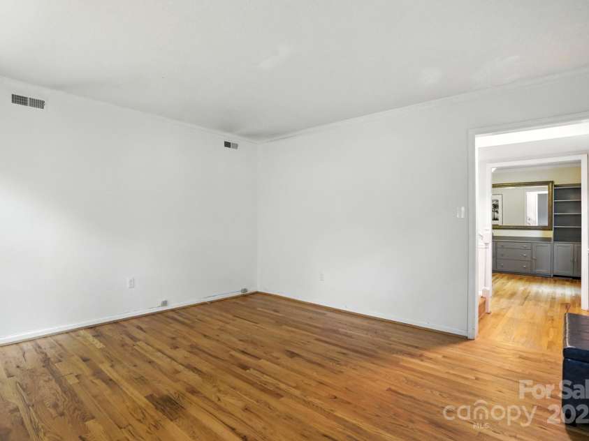 1909 Lawton Bluff Road, Charlotte, NC 28226.  MLS# CAR4291347, YatesRealty ID 31527. 