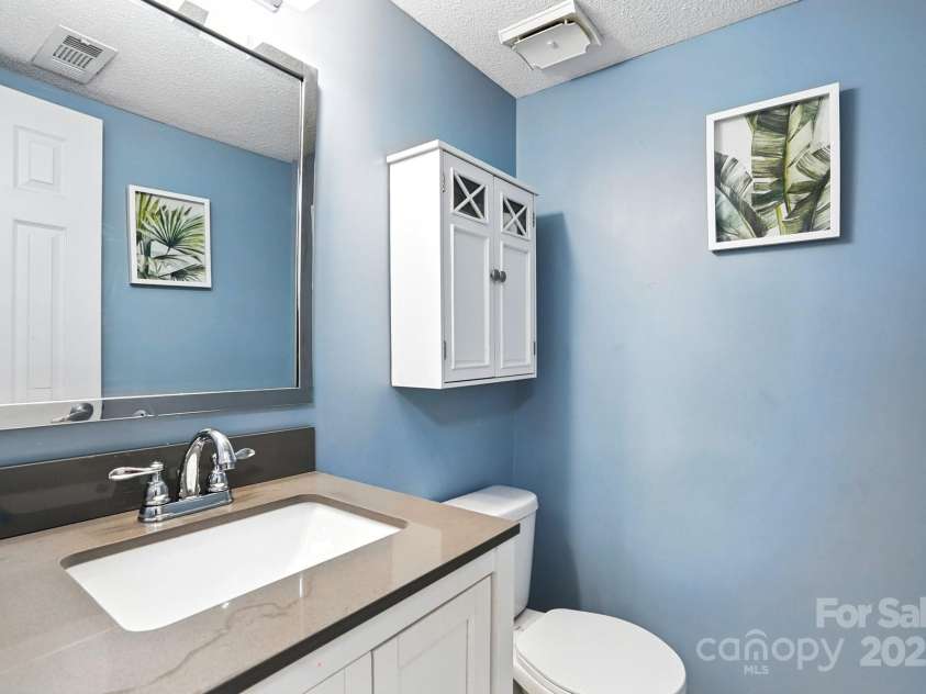 1909 Lawton Bluff Road, Charlotte, NC 28226.  MLS# CAR4291347, YatesRealty ID 31527. 