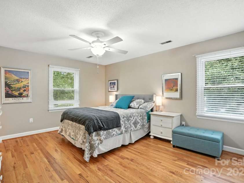 1909 Lawton Bluff Road, Charlotte, NC 28226.  MLS# CAR4291347, YatesRealty ID 31527. 