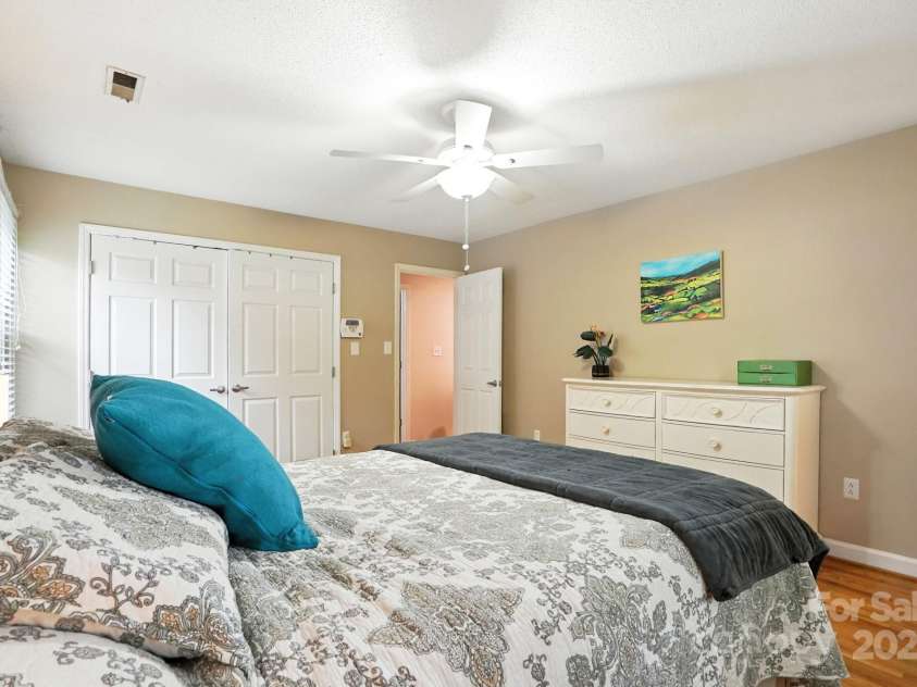 1909 Lawton Bluff Road, Charlotte, NC 28226.  MLS# CAR4291347, YatesRealty ID 31527. 