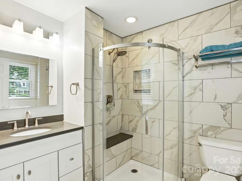 1909 Lawton Bluff Road, Charlotte, NC 28226.  MLS# CAR4291347, YatesRealty ID 31527. 