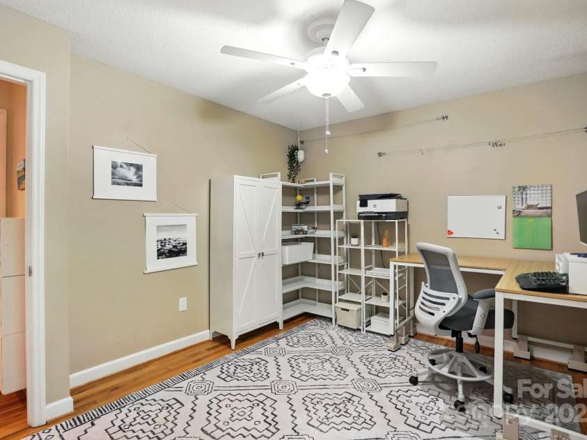 1909 Lawton Bluff Road, Charlotte, NC 28226.  MLS# CAR4291347, YatesRealty ID 31527. 