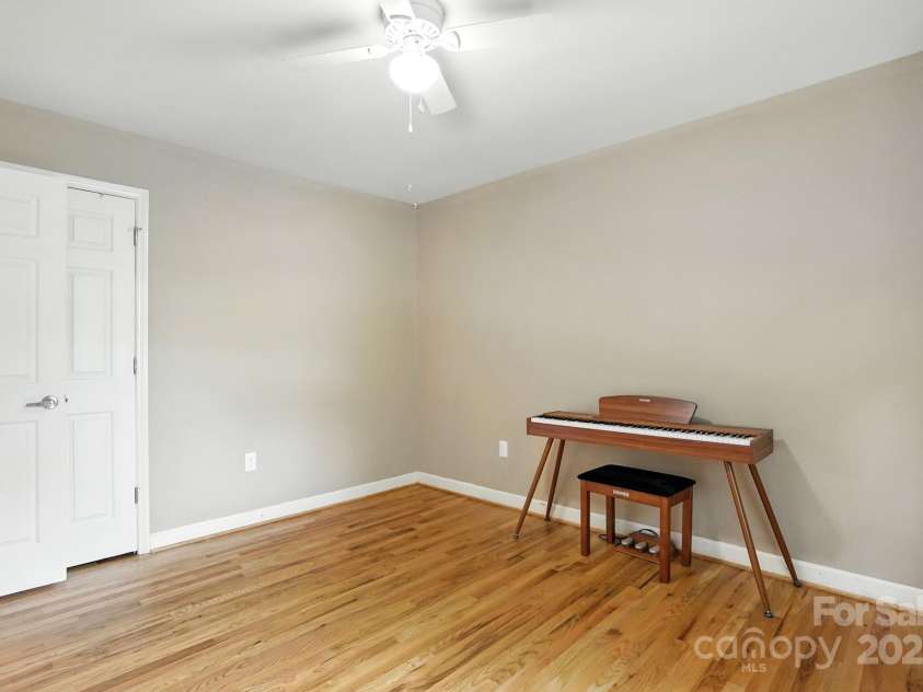 1909 Lawton Bluff Road, Charlotte, NC 28226.  MLS# CAR4291347, YatesRealty ID 31527. 