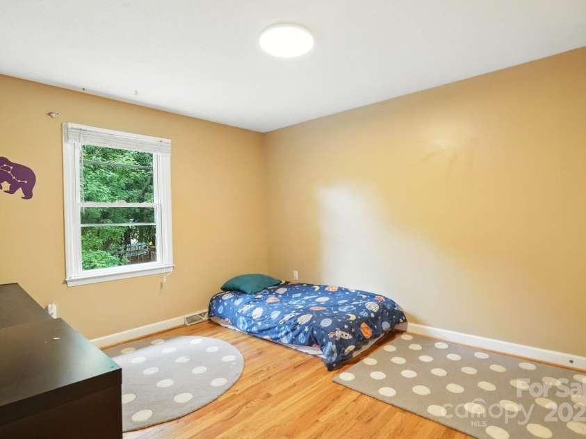 1909 Lawton Bluff Road, Charlotte, NC 28226.  MLS# CAR4291347, YatesRealty ID 31527. 