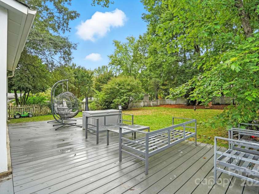 1909 Lawton Bluff Road, Charlotte, NC 28226.  MLS# CAR4291347, YatesRealty ID 31527. 
