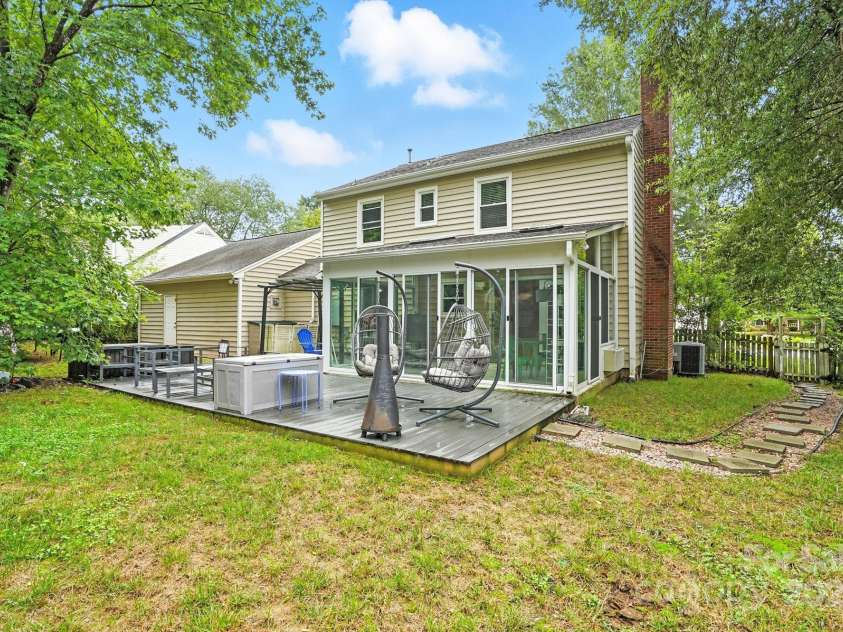 1909 Lawton Bluff Road, Charlotte, NC 28226.  MLS# CAR4291347, YatesRealty ID 31527. 