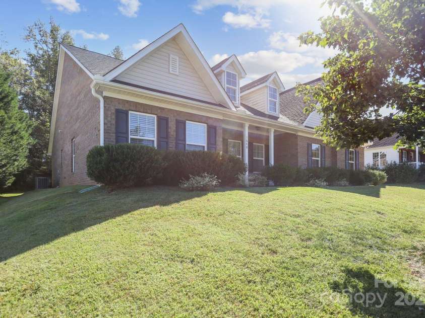 1648 Williamsburg Drive, Rock Hill, SC 29732.  MLS# CAR4312572, YatesRealty ID 3153. 