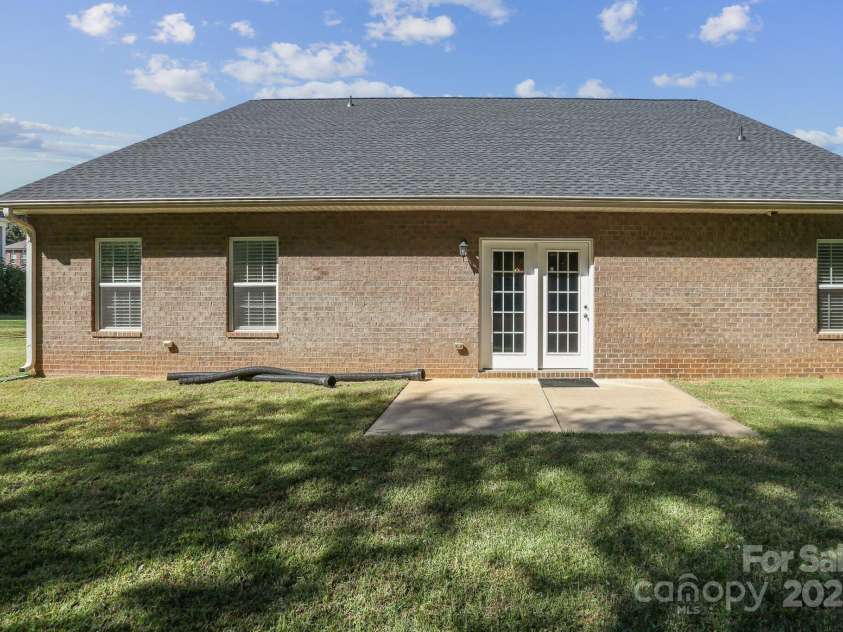 1648 Williamsburg Drive, Rock Hill, SC 29732.  MLS# CAR4312572, YatesRealty ID 3153. 