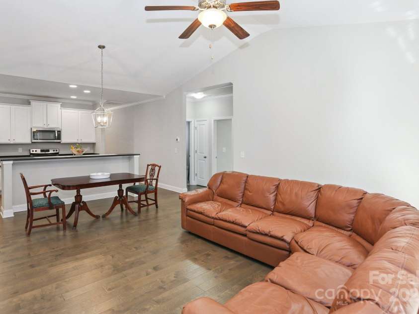 1648 Williamsburg Drive, Rock Hill, SC 29732.  MLS# CAR4312572, YatesRealty ID 3153. 