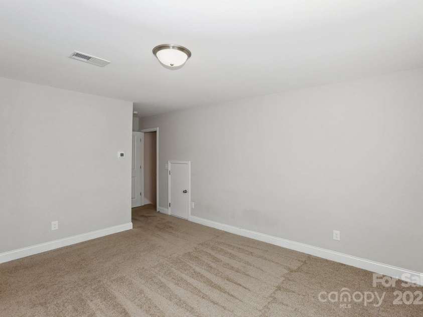 1648 Williamsburg Drive, Rock Hill, SC 29732.  MLS# CAR4312572, YatesRealty ID 3153. 