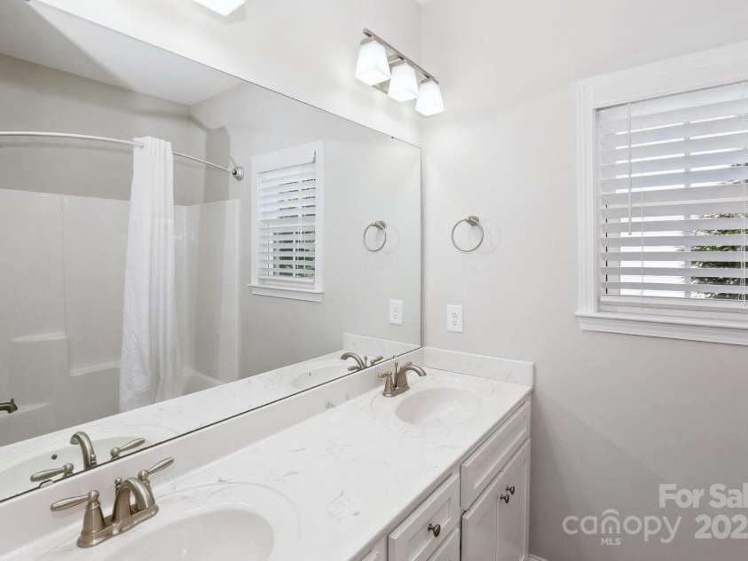 1648 Williamsburg Drive, Rock Hill, SC 29732.  MLS# CAR4312572, YatesRealty ID 3153. 