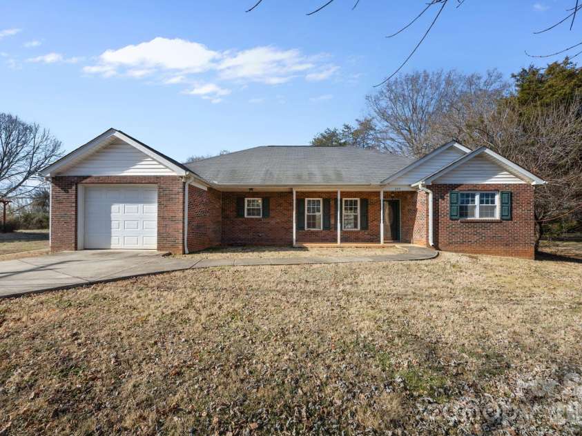 249 Shumaker Drive, Statesville, NC 28625.  MLS# CAR4349822, YatesRealty ID 3153. 