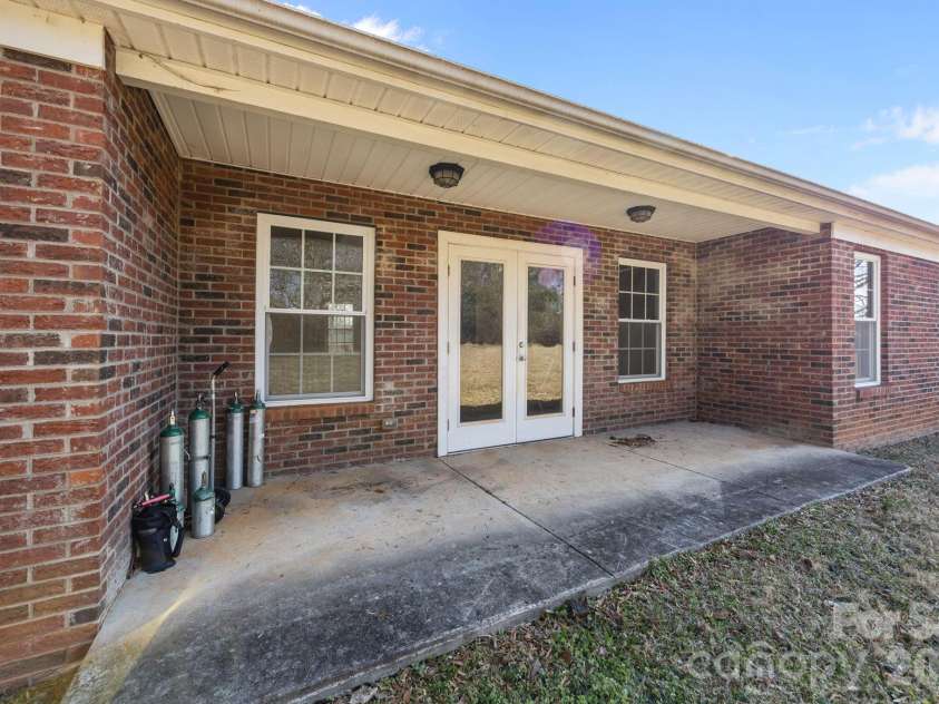249 Shumaker Drive, Statesville, NC 28625.  MLS# CAR4349822, YatesRealty ID 3153. 