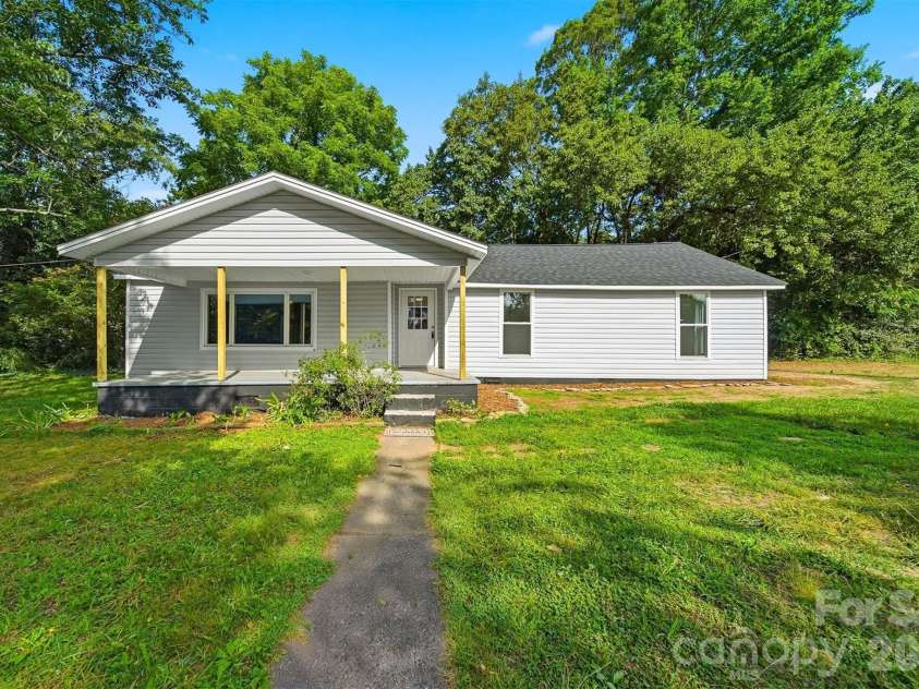 218 33rd Street, Hickory, NC 28602.  MLS# CAR4395459, YatesRealty ID 31530. 