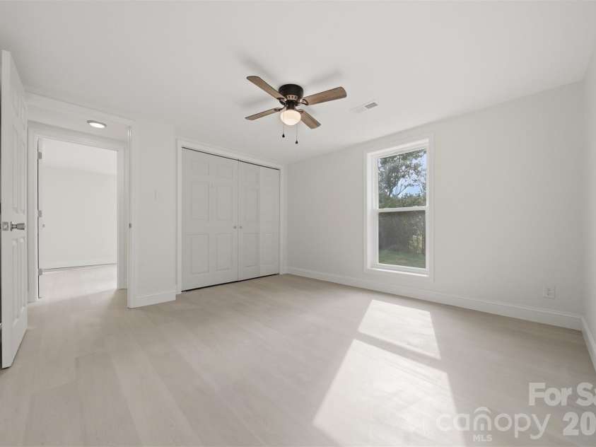 218 33rd Street, Hickory, NC 28602.  MLS# CAR4395459, YatesRealty ID 31530. 