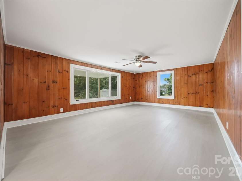 218 33rd Street, Hickory, NC 28602.  MLS# CAR4395459, YatesRealty ID 31530. 