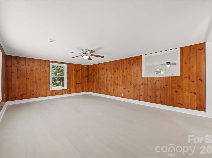 218 33rd Street, Hickory, NC 28602.  MLS# CAR4395459, YatesRealty ID 31530. 