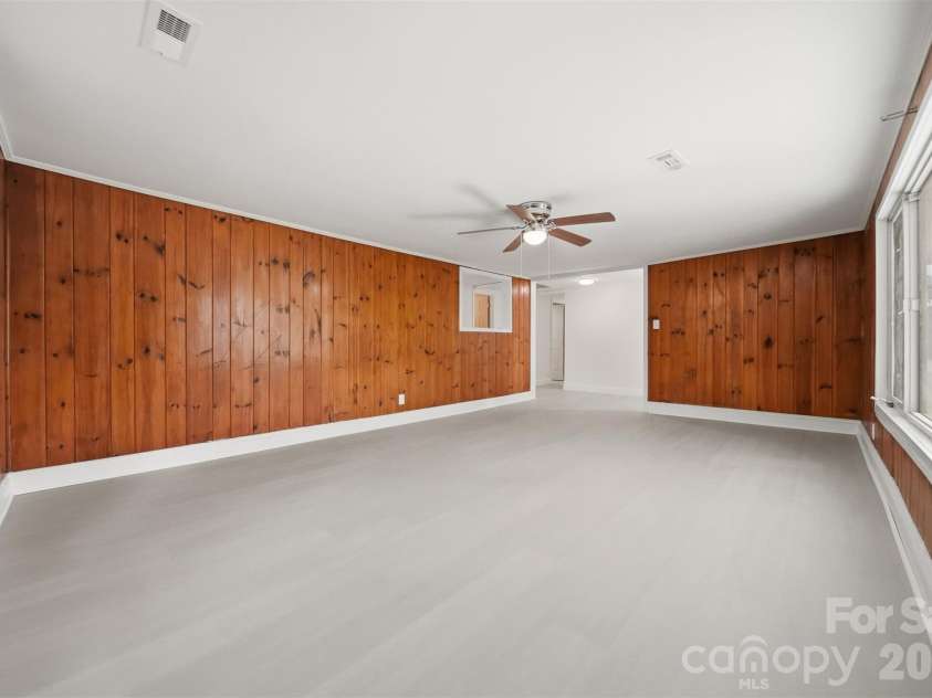 218 33rd Street, Hickory, NC 28602.  MLS# CAR4395459, YatesRealty ID 31530. 