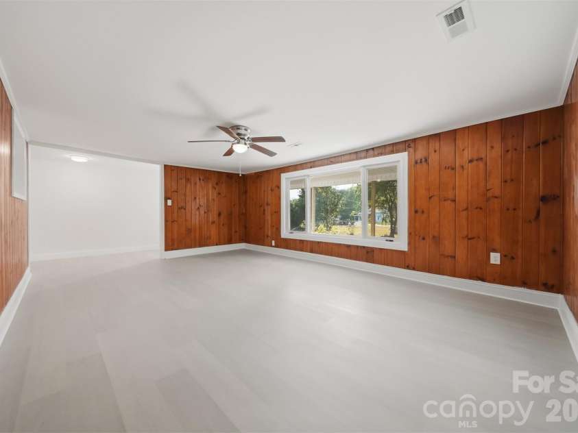 218 33rd Street, Hickory, NC 28602.  MLS# CAR4395459, YatesRealty ID 31530. 