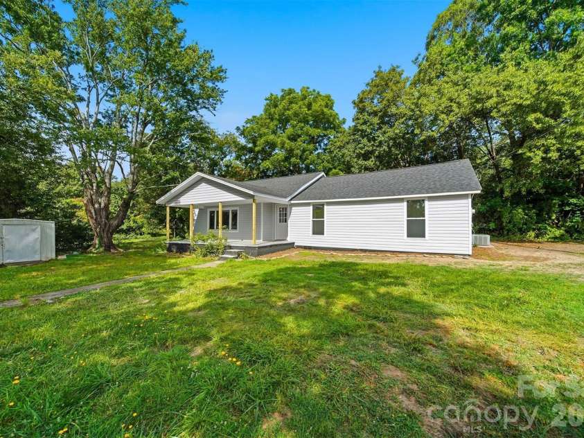 218 33rd Street, Hickory, NC 28602.  MLS# CAR4395459, YatesRealty ID 31530. 