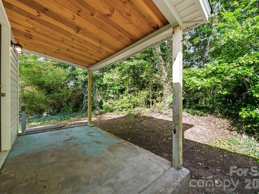 218 33rd Street, Hickory, NC 28602.  MLS# CAR4395459, YatesRealty ID 31530. 