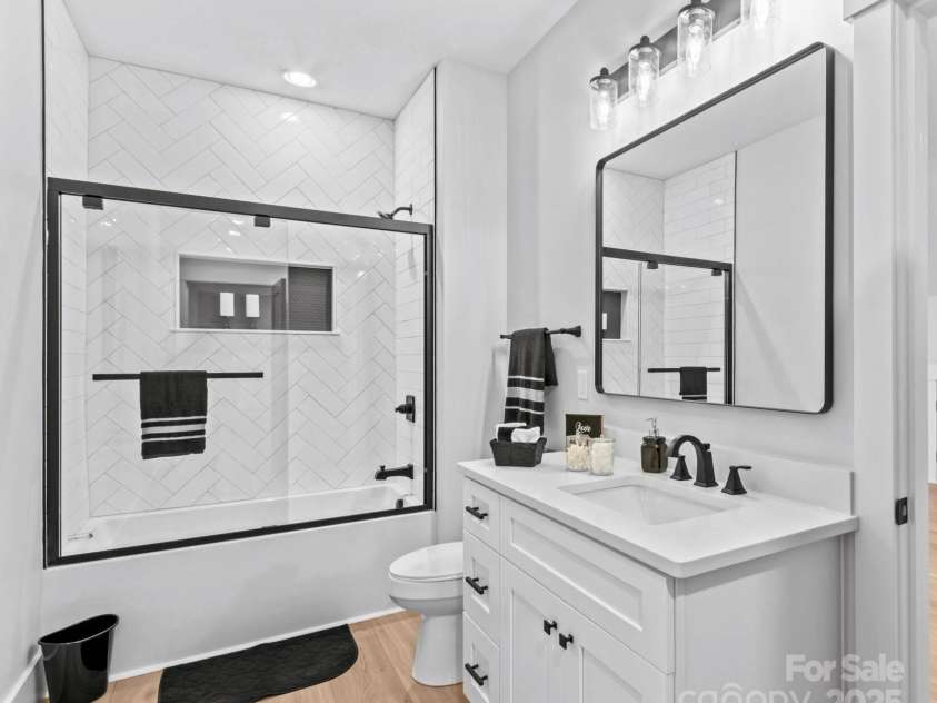 1075 Lake Wright Road, China Grove, NC 28023.  MLS# CAR4278354, YatesRealty ID 31532. Bath 3 with tiled shower.