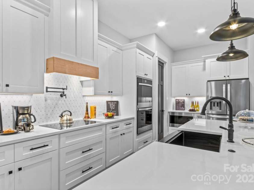 1075 Lake Wright Road, China Grove, NC 28023.  MLS# CAR4278354, YatesRealty ID 31532. Gourmet Chef's Kitchen with all the bells & whistles for convenience & style.