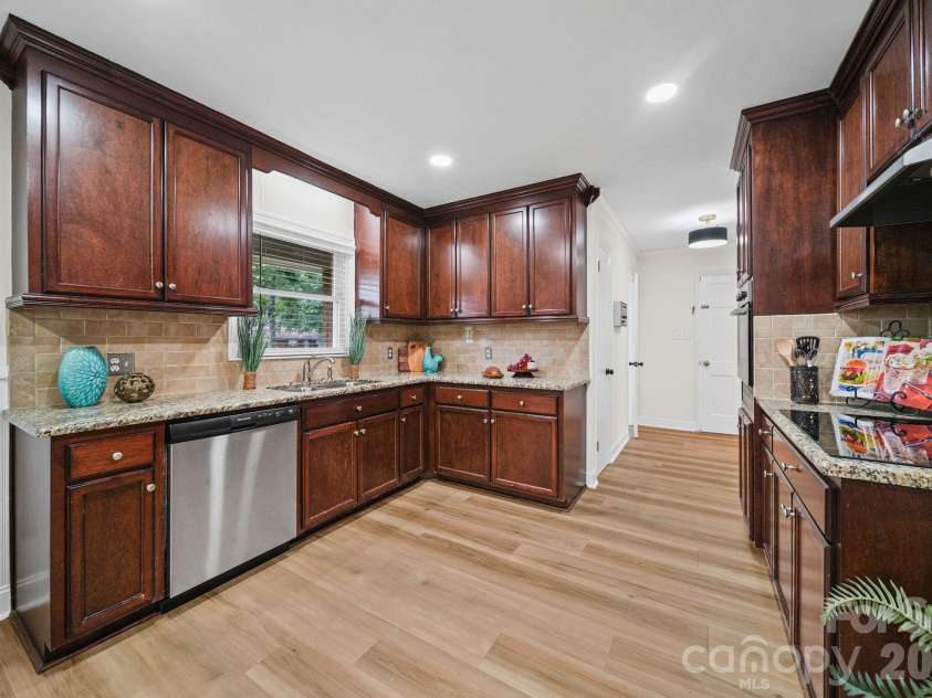 525 Julia Avenue, Belmont, NC 28012.  MLS# CAR4395543, YatesRealty ID 31533. 