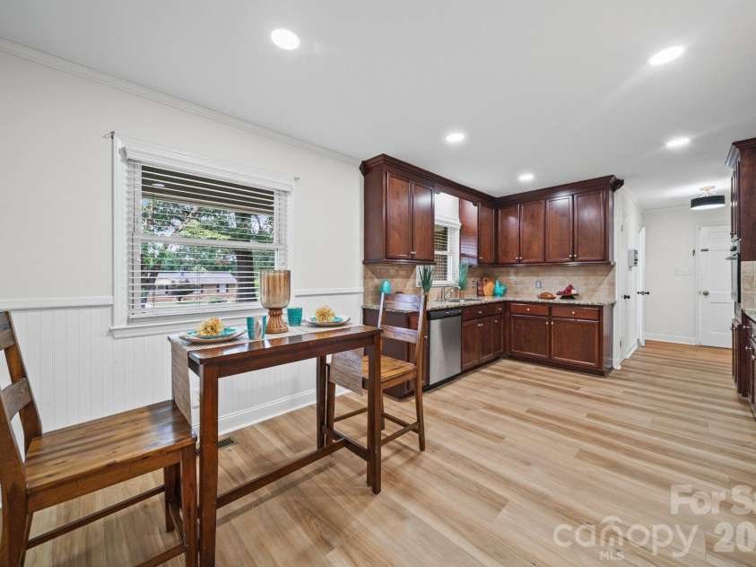 525 Julia Avenue, Belmont, NC 28012.  MLS# CAR4395543, YatesRealty ID 31533. 