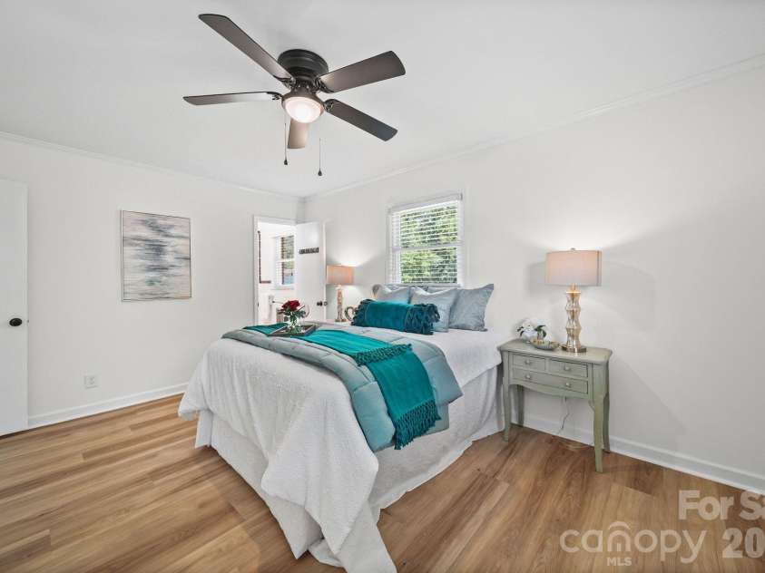 525 Julia Avenue, Belmont, NC 28012.  MLS# CAR4395543, YatesRealty ID 31533. 