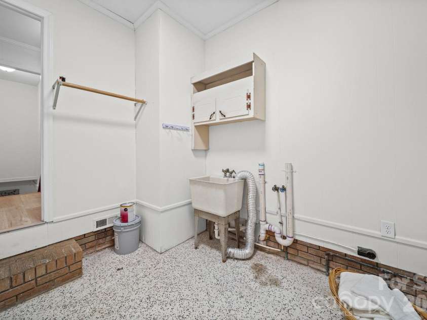 525 Julia Avenue, Belmont, NC 28012.  MLS# CAR4395543, YatesRealty ID 31533. 