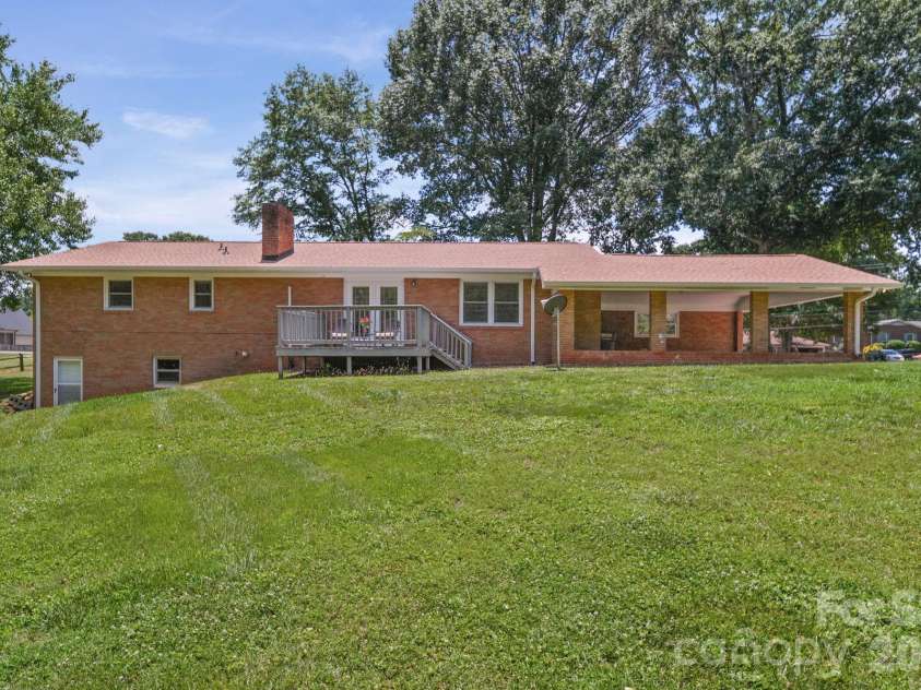 525 Julia Avenue, Belmont, NC 28012.  MLS# CAR4395543, YatesRealty ID 31533. 